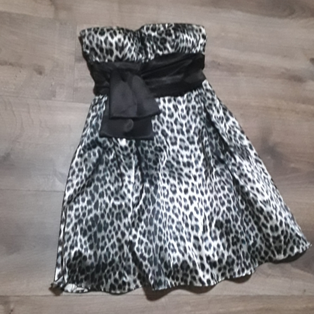 Strapless mini-dress